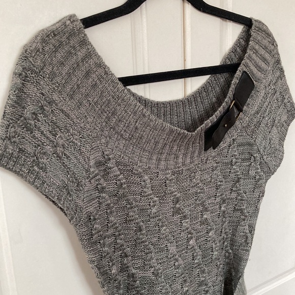 ❤️‍🔥5/20$ CHARLOTTE RUSSE💫 Women’s Green Knit Detailed Neck Short Sleeve Top - Picture 5 of 13